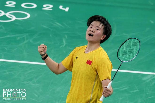 一边是向上 一边是向上